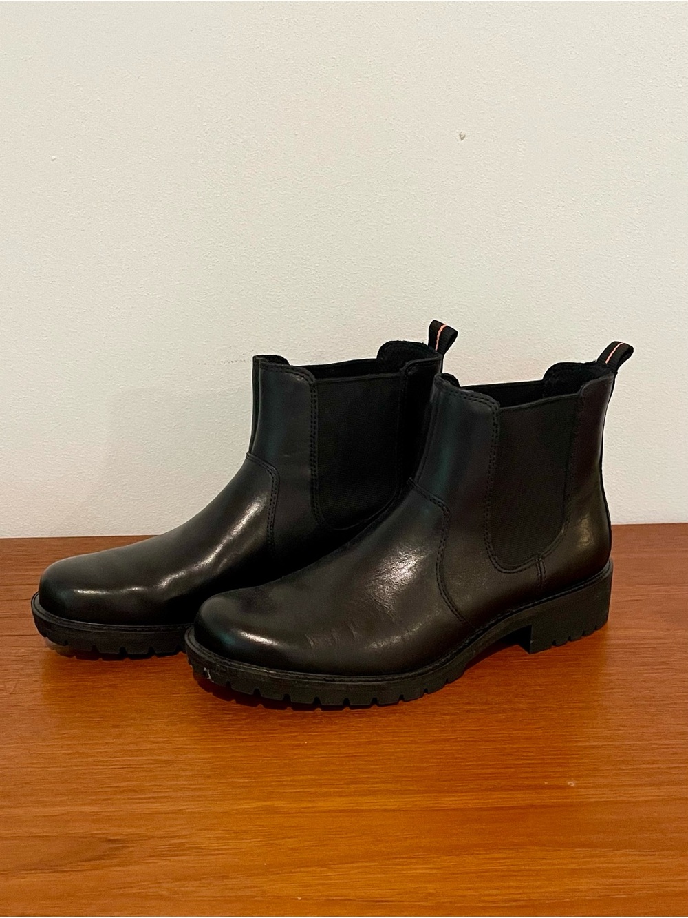 NWOT Ecco Elaina Black Leather Chelsea Lug Boots EU 39 US 8-8.5 - Picture 7 of 12